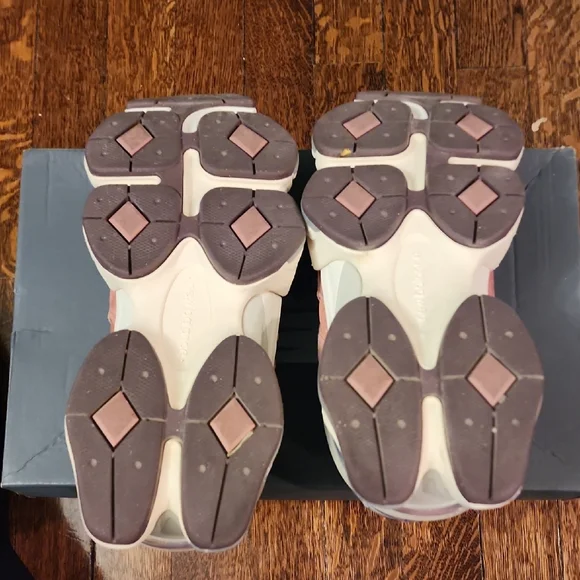 New Balance 9060 - Picture 8 of 9